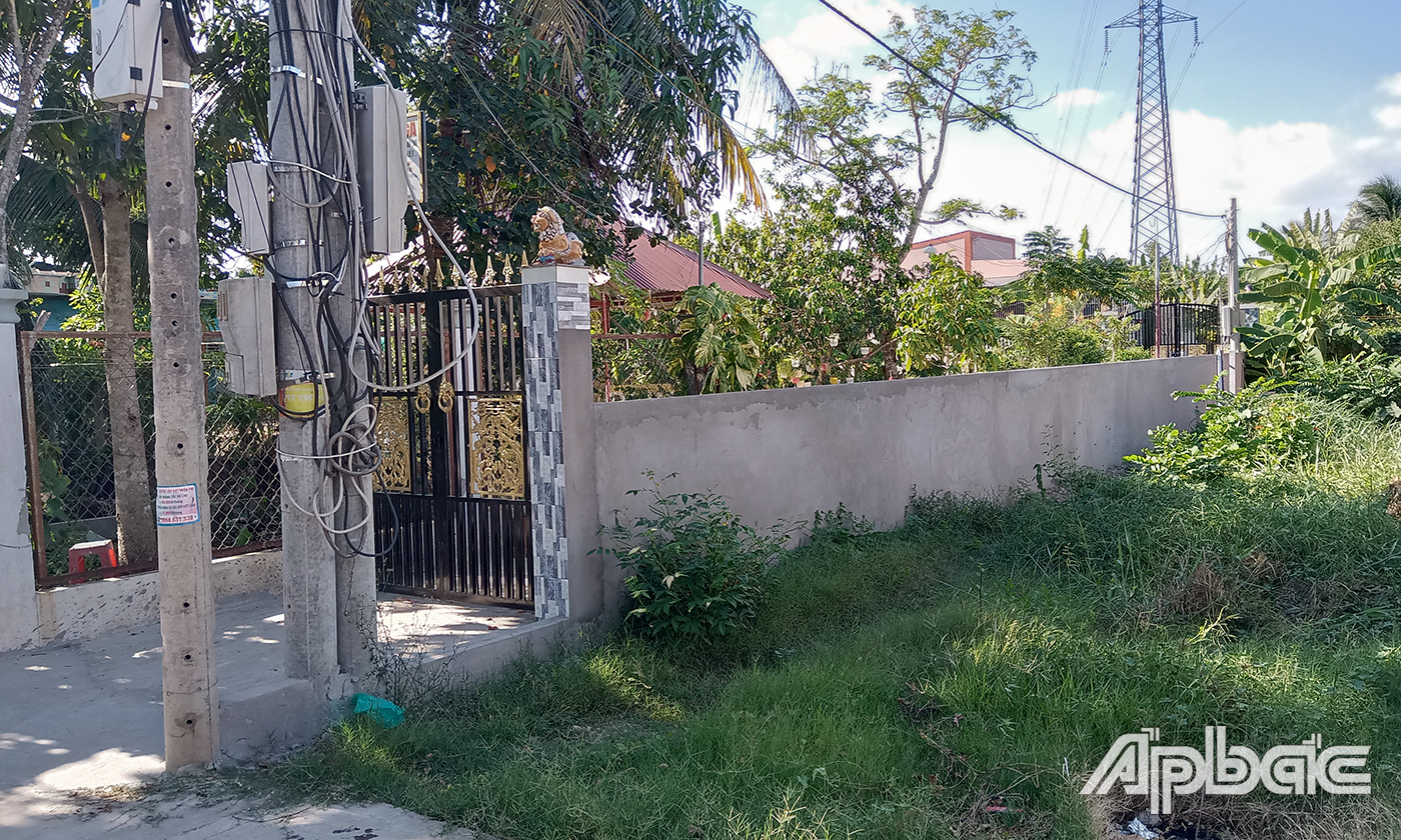 Hộ bà cam xây dựng tường được UBND xã xác nhận là đường đi công cộng.