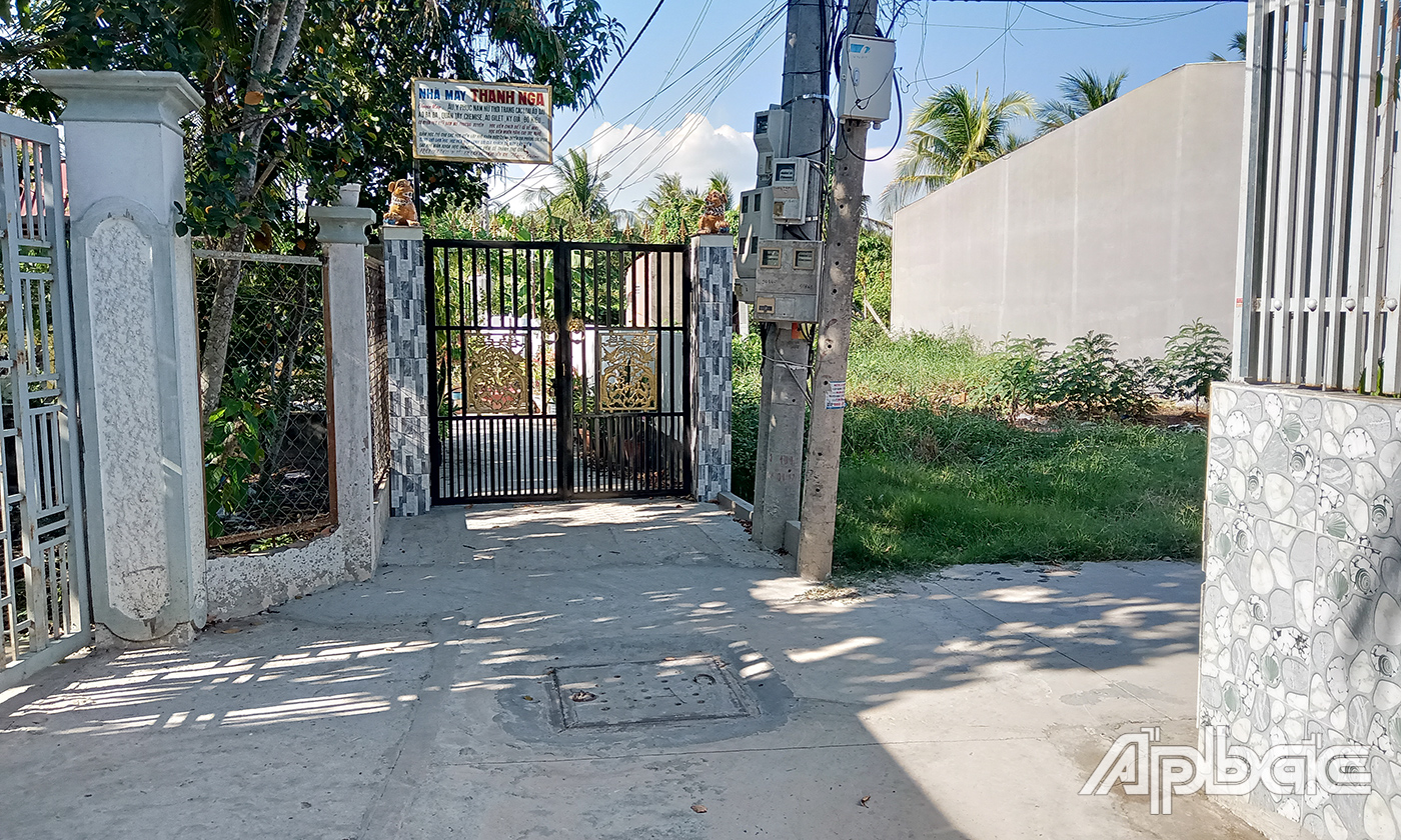 Hệ thống điện và cống thoát nước thể hiện đường đi công cộng.