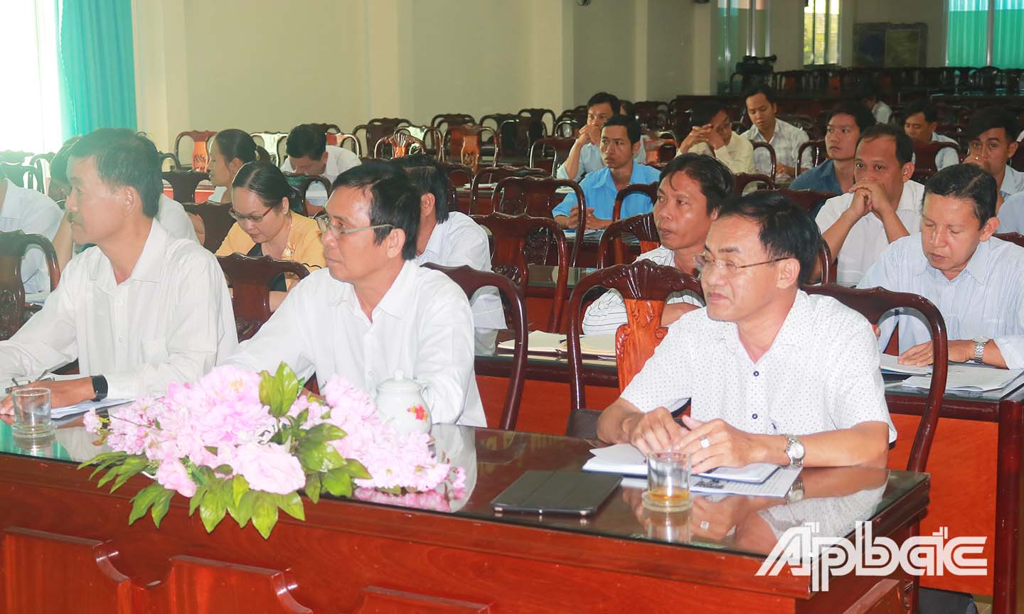 Các đại biểu tham dự hội nghị.