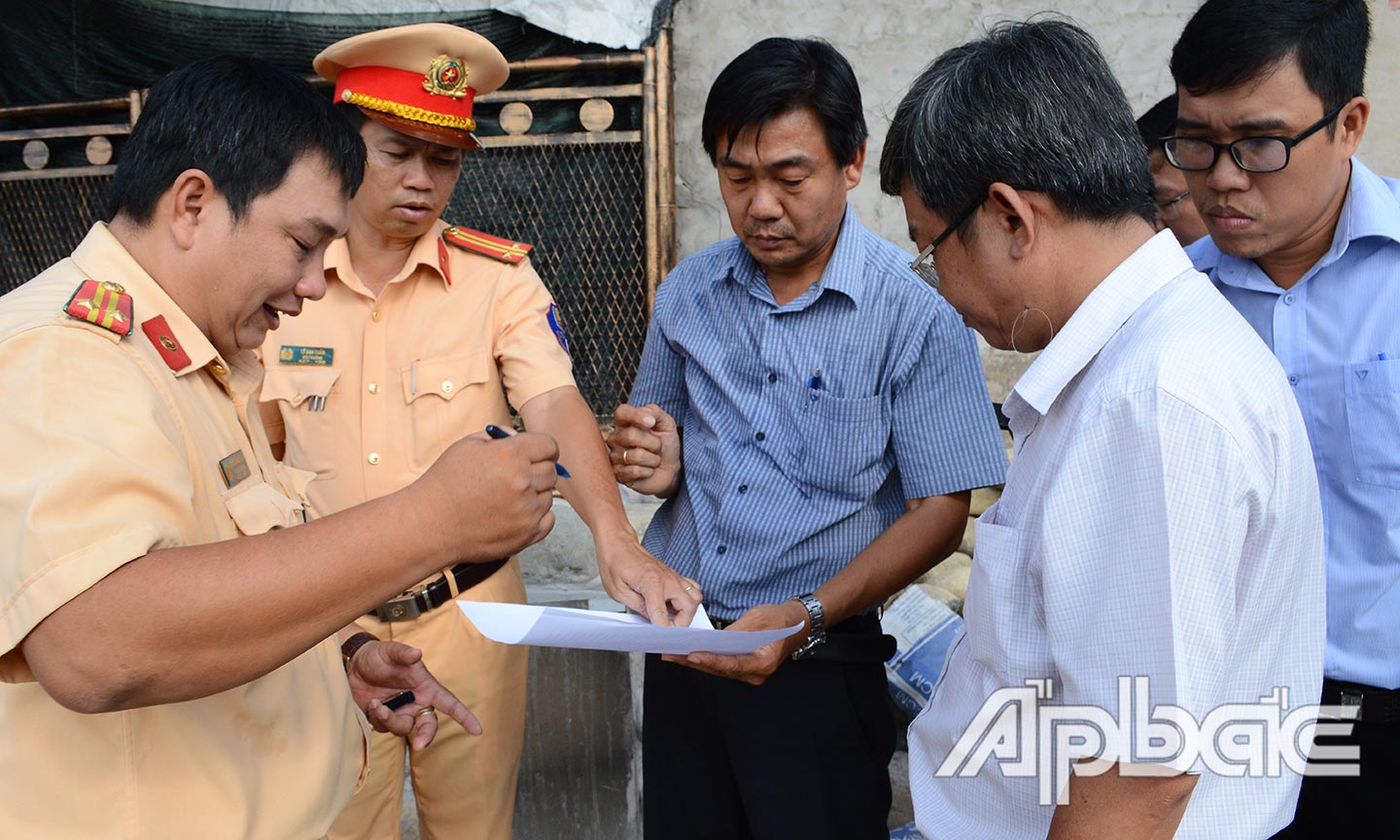 Đưa ra các giải pháp hạn chế tai nạn giao thông.