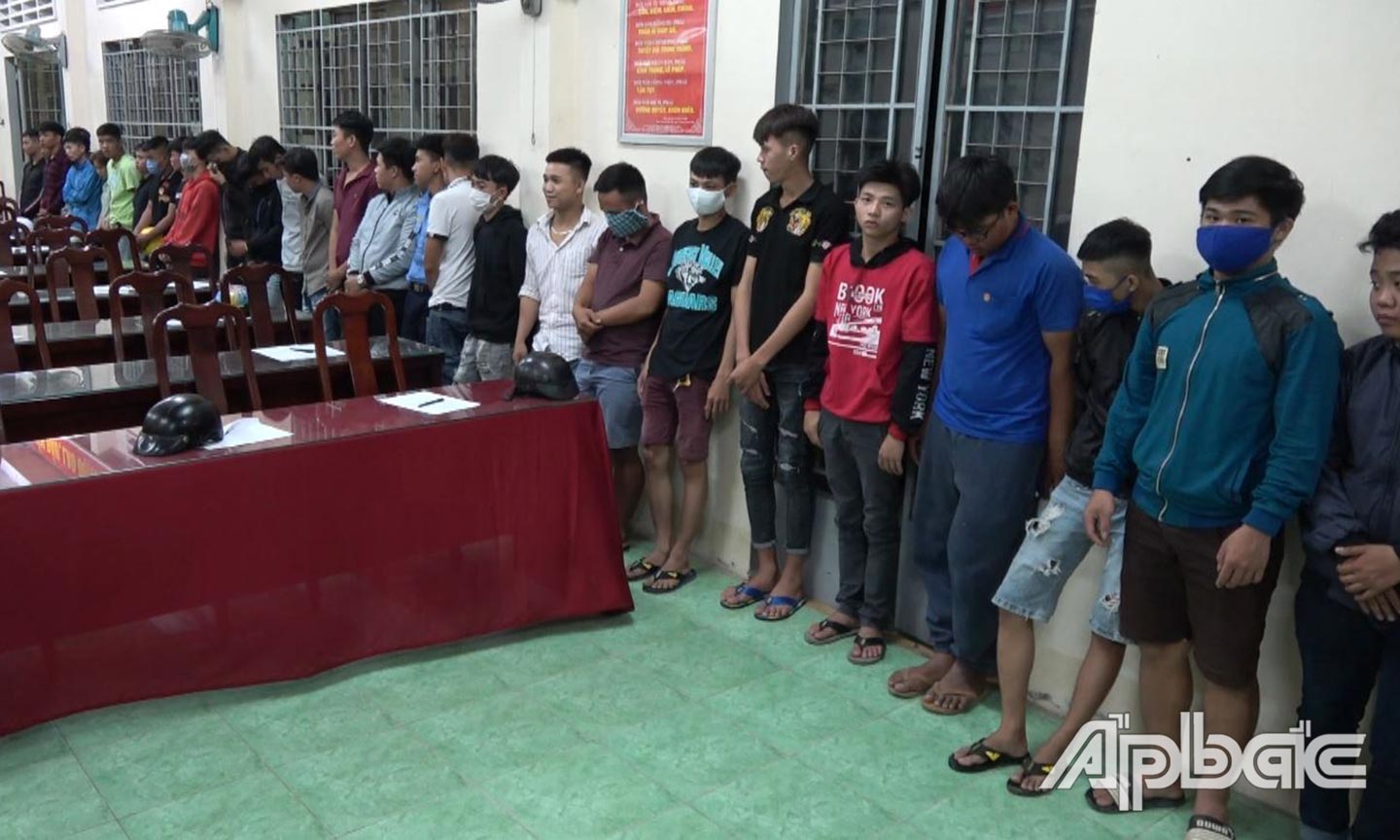 Các đối tượng tham gia đua kéo xe bị phát hiện, tạm giữ. 