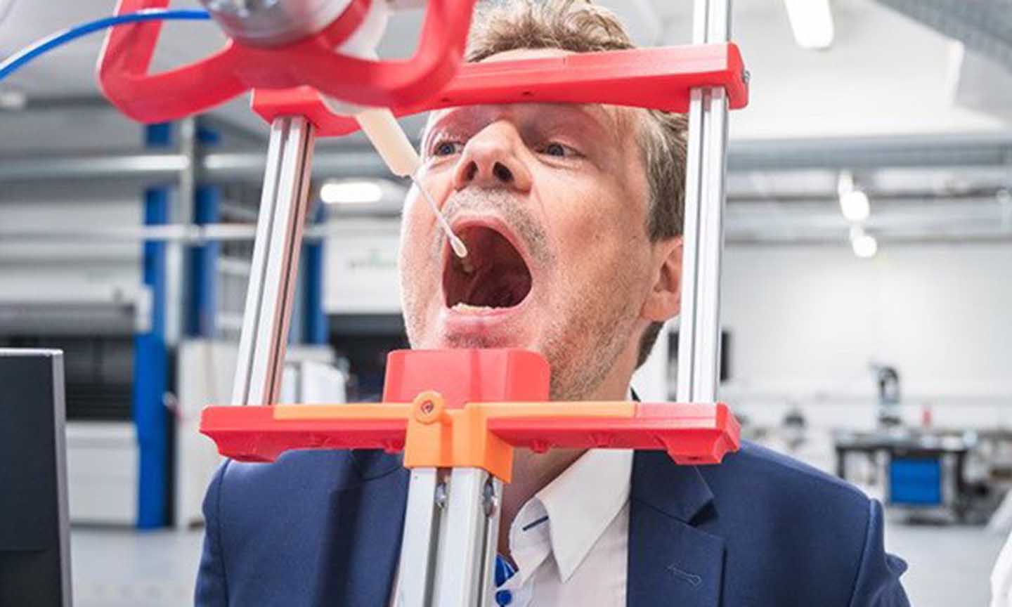 Robot lấy mẫu xét nghiệm tự động hoàn toàn. (Nguồn: medgadget)