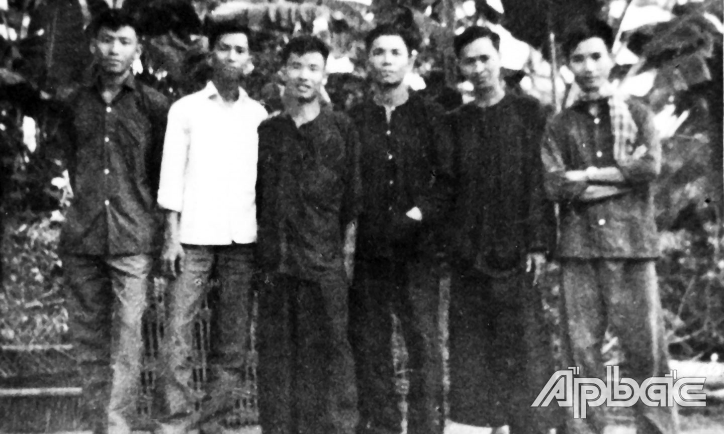 Các phóng viên Báo Ấp Bắc thời kháng chiến chống Mỹ, cứu nước.