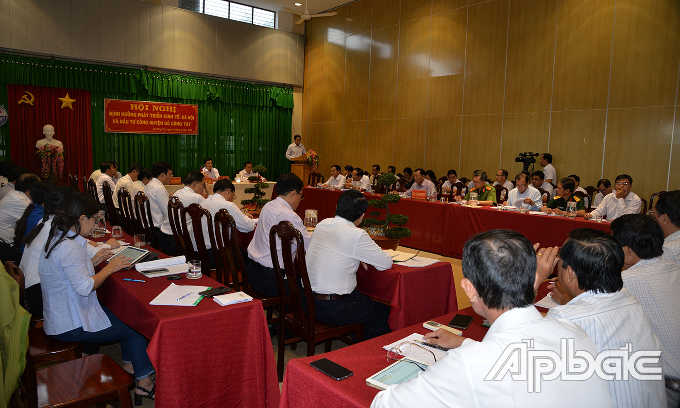 Quang cảnh buổi làm việc