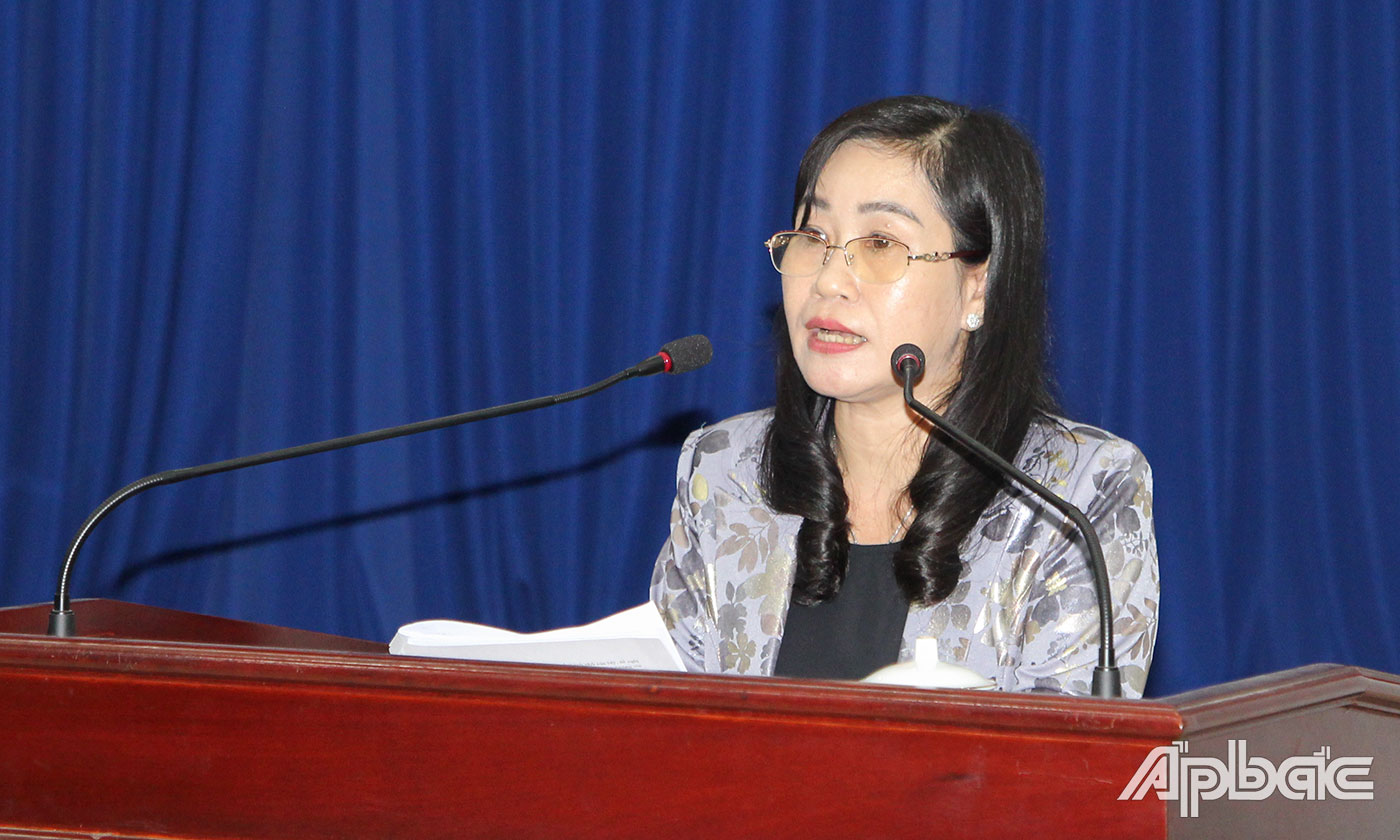 Đồng chí Châu Thị Mỹ Phương phát biểu tại hội nghị.