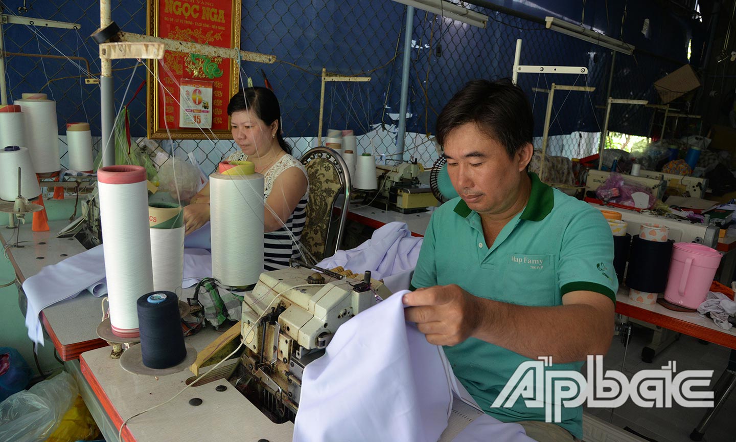 Nhờ thuận vợ thuận chồng, cần cù lao động, vợ chồng anh Hùng đã vươn lên thoát nghèo.