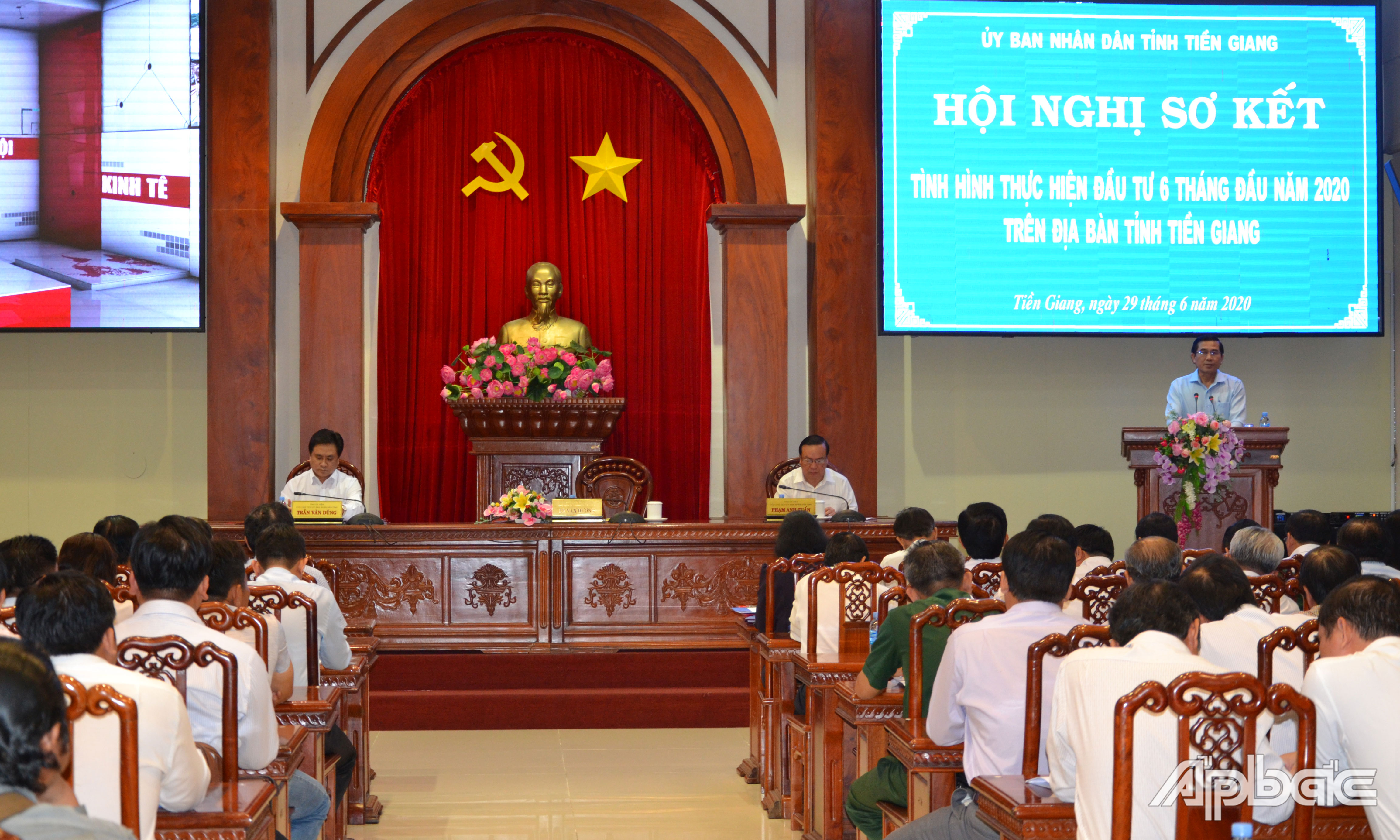 Quang cảnh hội nghị.