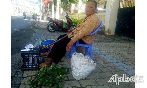 Bà Tỷ có 59 năm gắn bó với nghề buôn bán trầu cau trên đất Mỹ Tho.