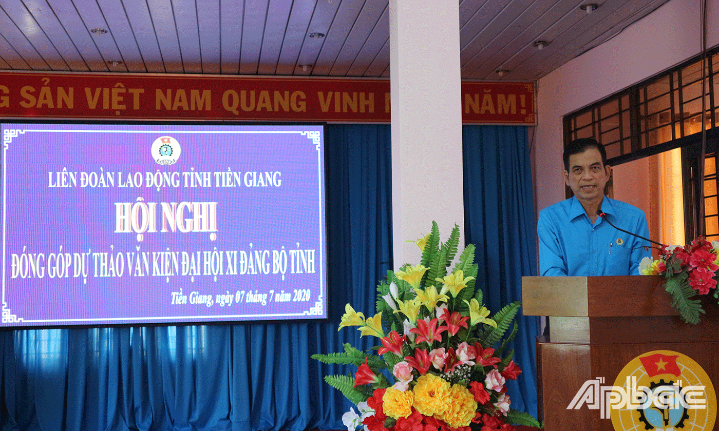 Đồng chí Trương Văn Hiền Chủ tịch LĐLĐ tỉnh Tiền Giang phát biểu tại hội nghị