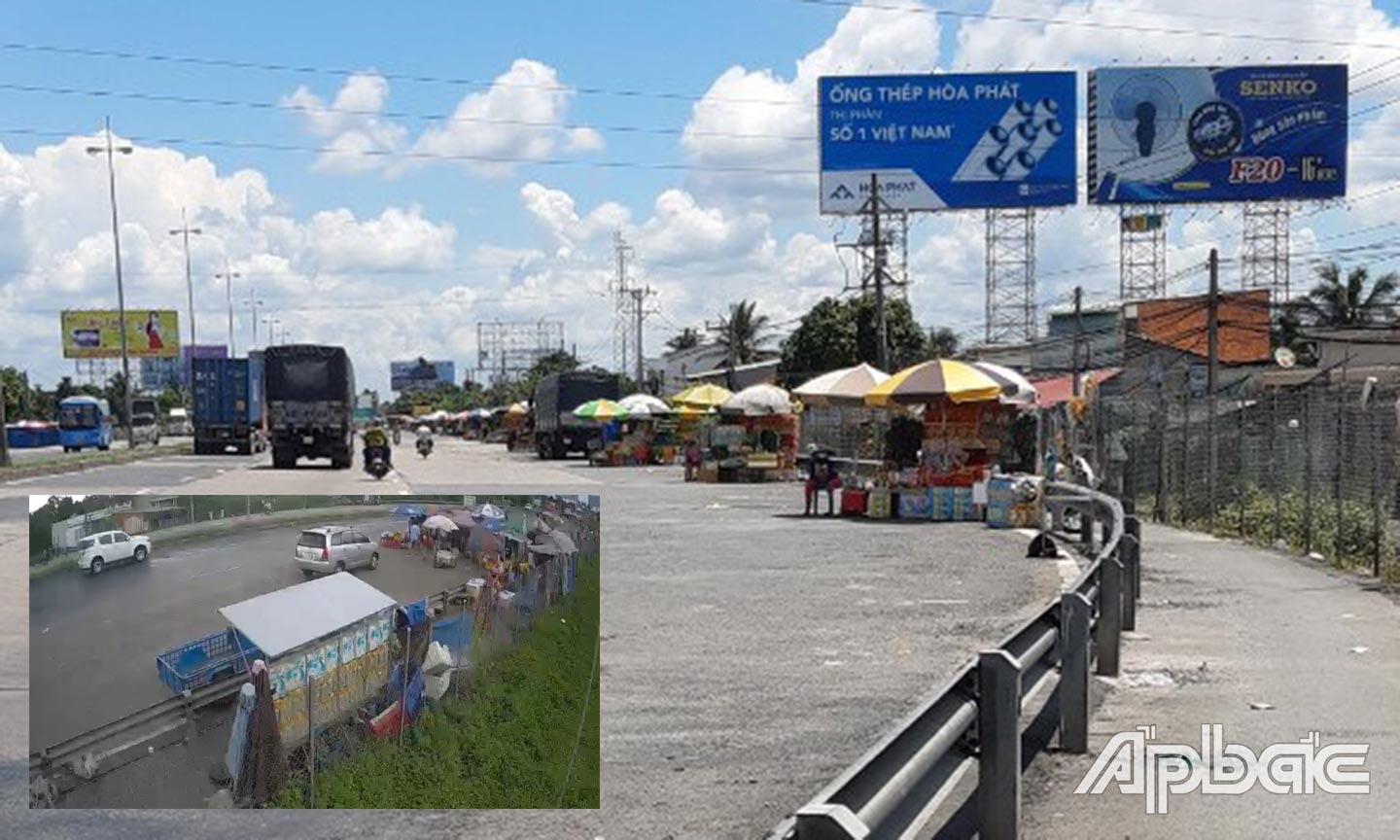 Các hộ dân lấn chiếm trên tuyến đường lên cầu Mỹ Thuận.