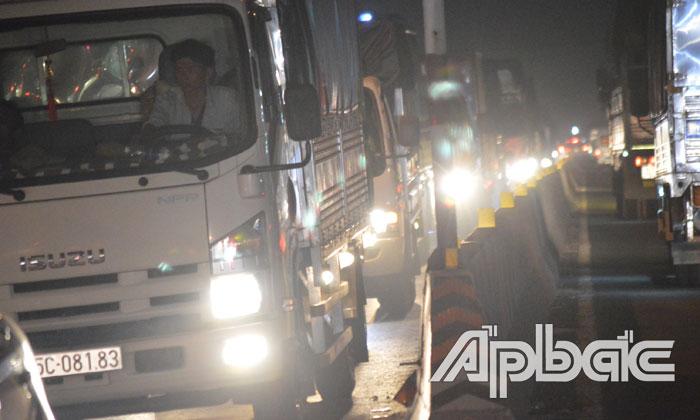 Tại giao lộ gần cầu Sao thuộc địa bàn xã Nhị Bình, huyện Châu Thành thường bị kẹt xe vào dịp lễ, tết.