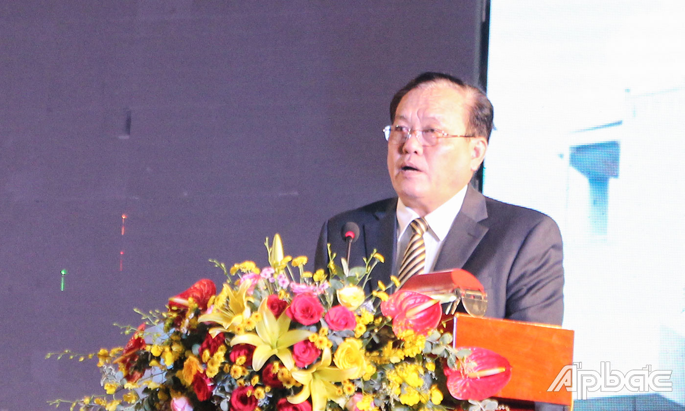 Đồng chí Lê Văn Nghĩa phát biểu tại buổi lễ.