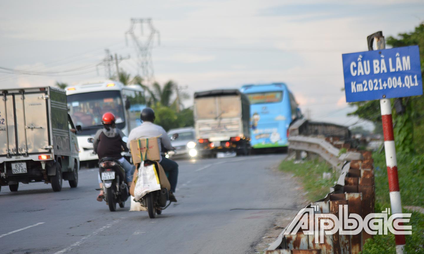 Các phương tiện chú ý khi lưu thông qua cầu Bà Lâm.
