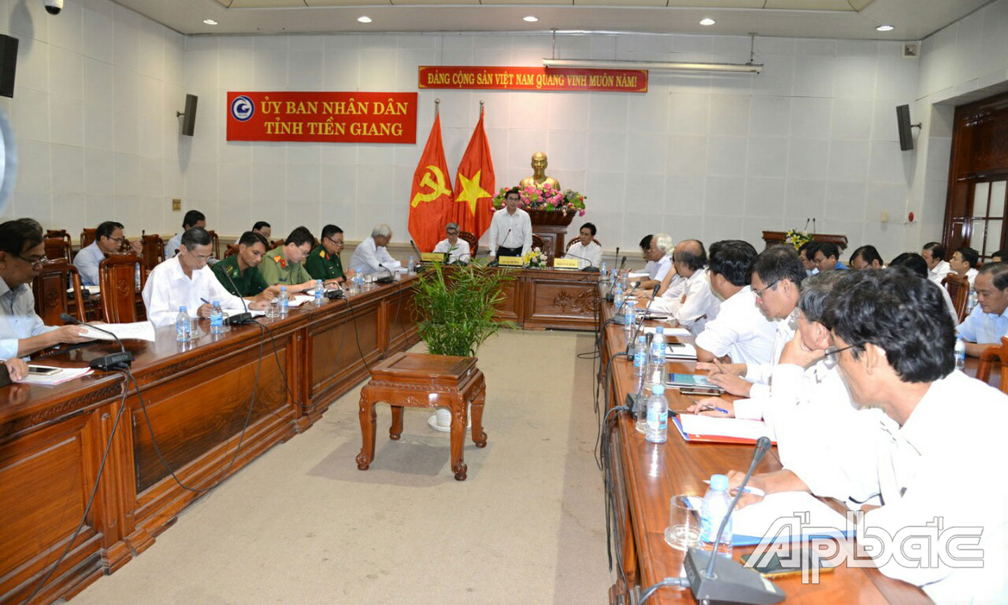 Quang cảnh cuộc họp.