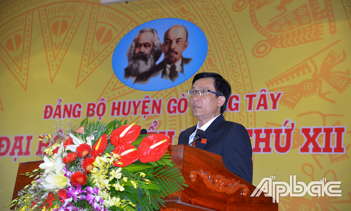 Đồng chí Đinh Tấn Hoàng phát biểu tại Đại hội