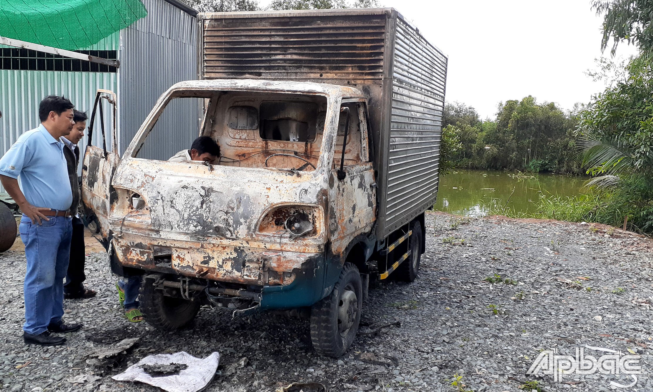 Chiếc xe tải bị cháy.