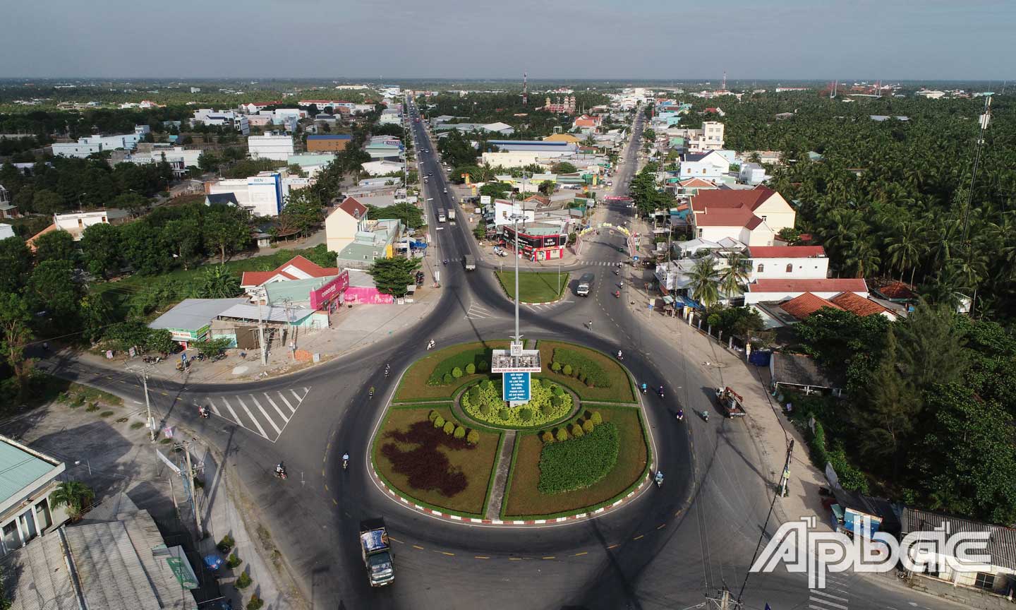 Vòng xoay huyện Chợ Gạo.