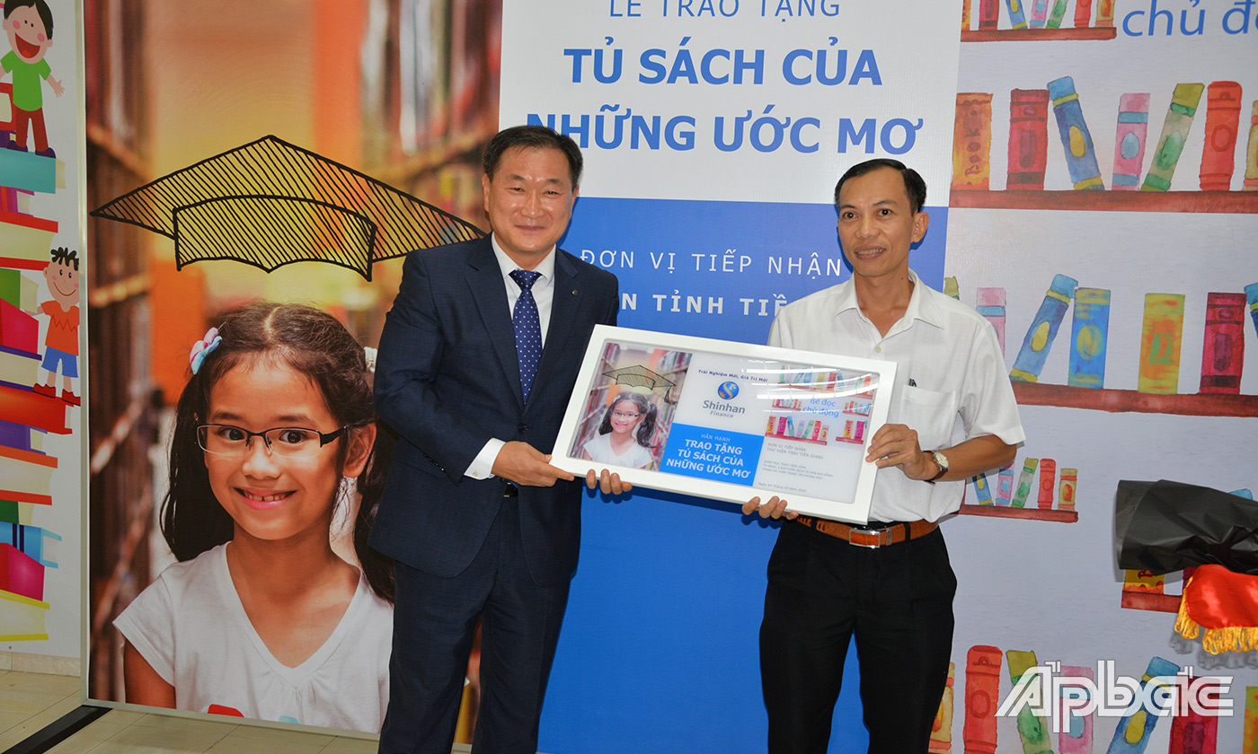 lãnh đạo Thư viện Tiền Giang