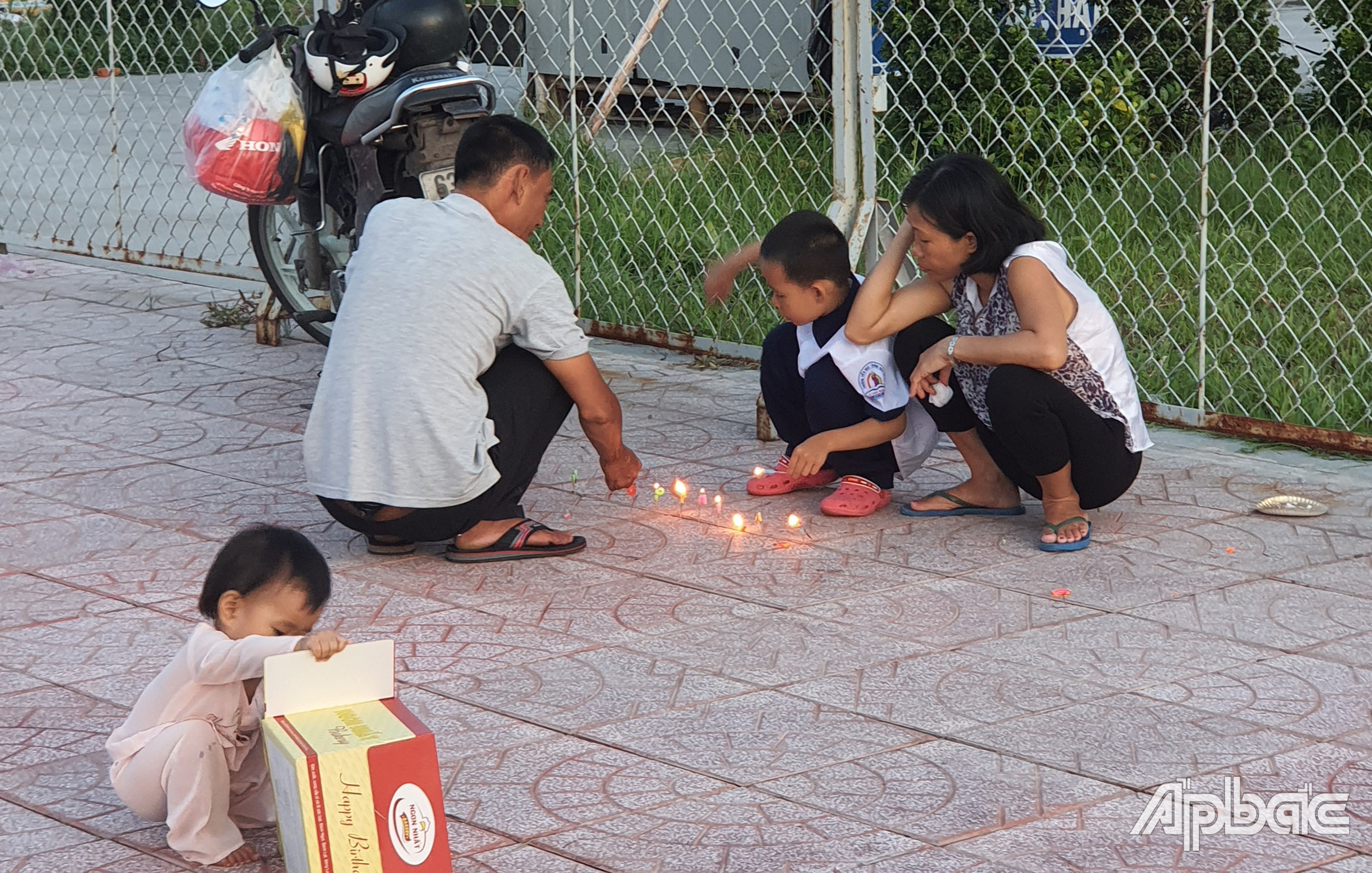 Buổi sinh nhật giản đơn nhưng ấm cúng.