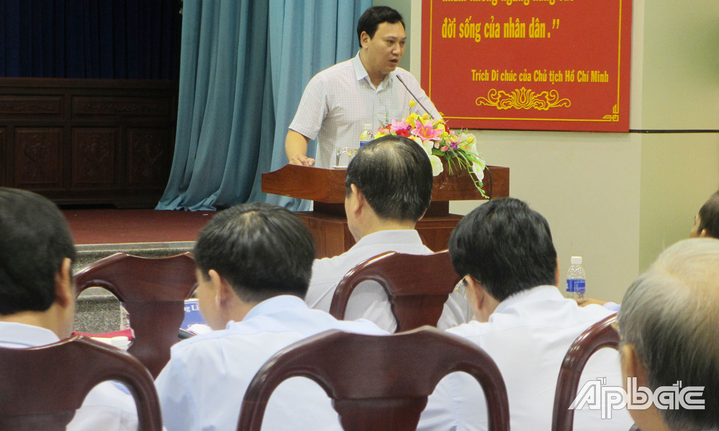 Phó Chánh Văn phòng Giải quyết khiếu nại - tố cáo (Văn phòng Chính phủ) Lê Minh Hải báo cáo kết quả giải quyết của bộ, ngành Trung ương.