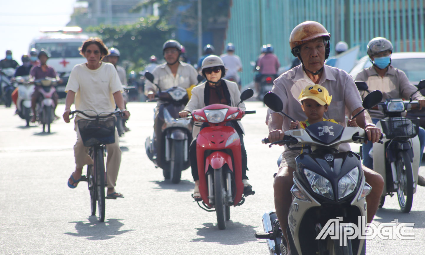 Dòng xe cộ đông đúc cho một ngày mới. 