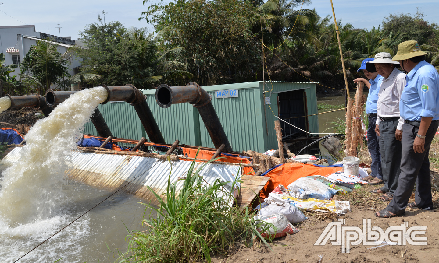 Bơm chuyền nước mùa hạn, mặn năm 2020.