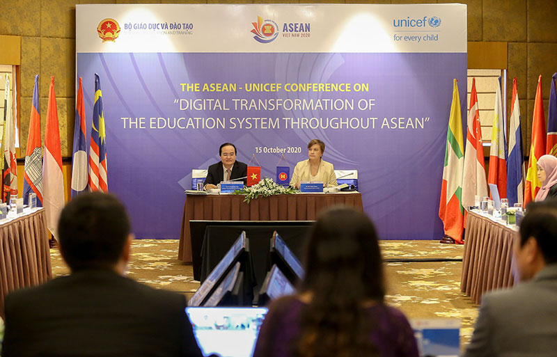 Các Bộ trưởng Giáo dục ASEAN đã thông qua Tuyên bố chung, khẳng định tầm quan trọng của các nỗ lực nhằm xóa mù công nghệ.