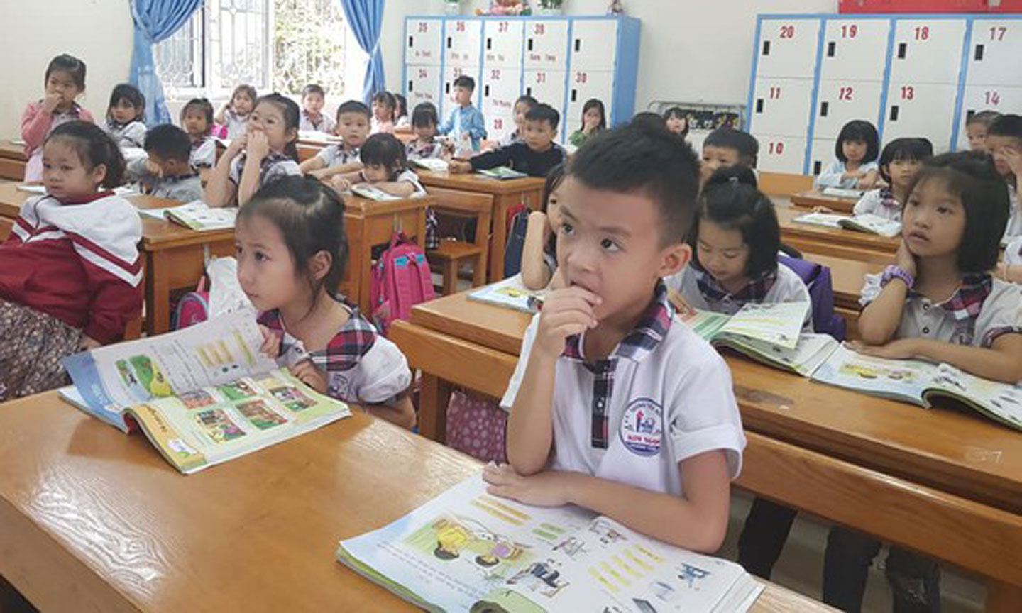 Học sinh Trường Tiểu học Kim Ngọc, TP Vĩnh Yên, tỉnh Vĩnh Phúc học SGK Cánh Diều. Ảnh: PHAN THẢO