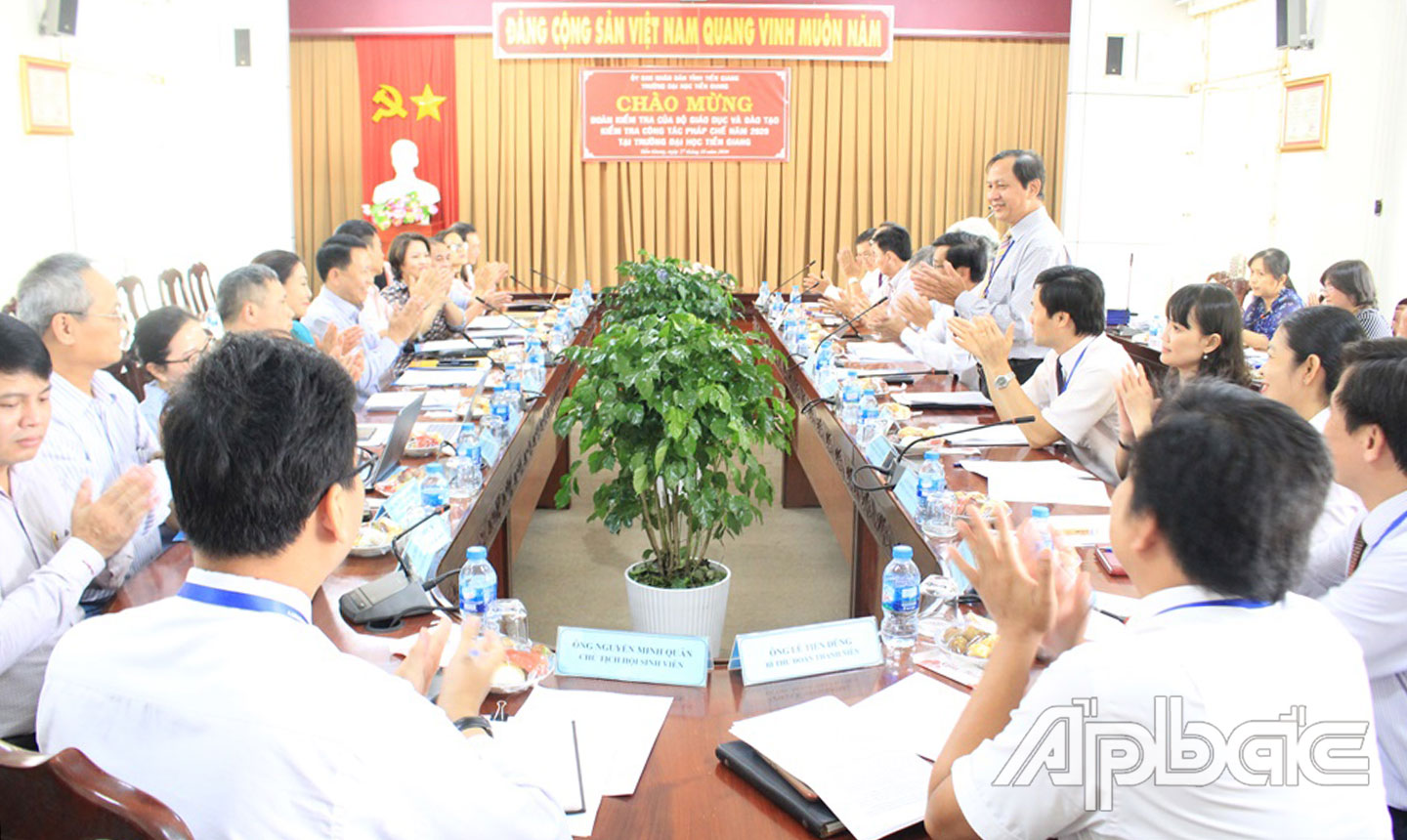 Quang cảnh buổi làm việc.