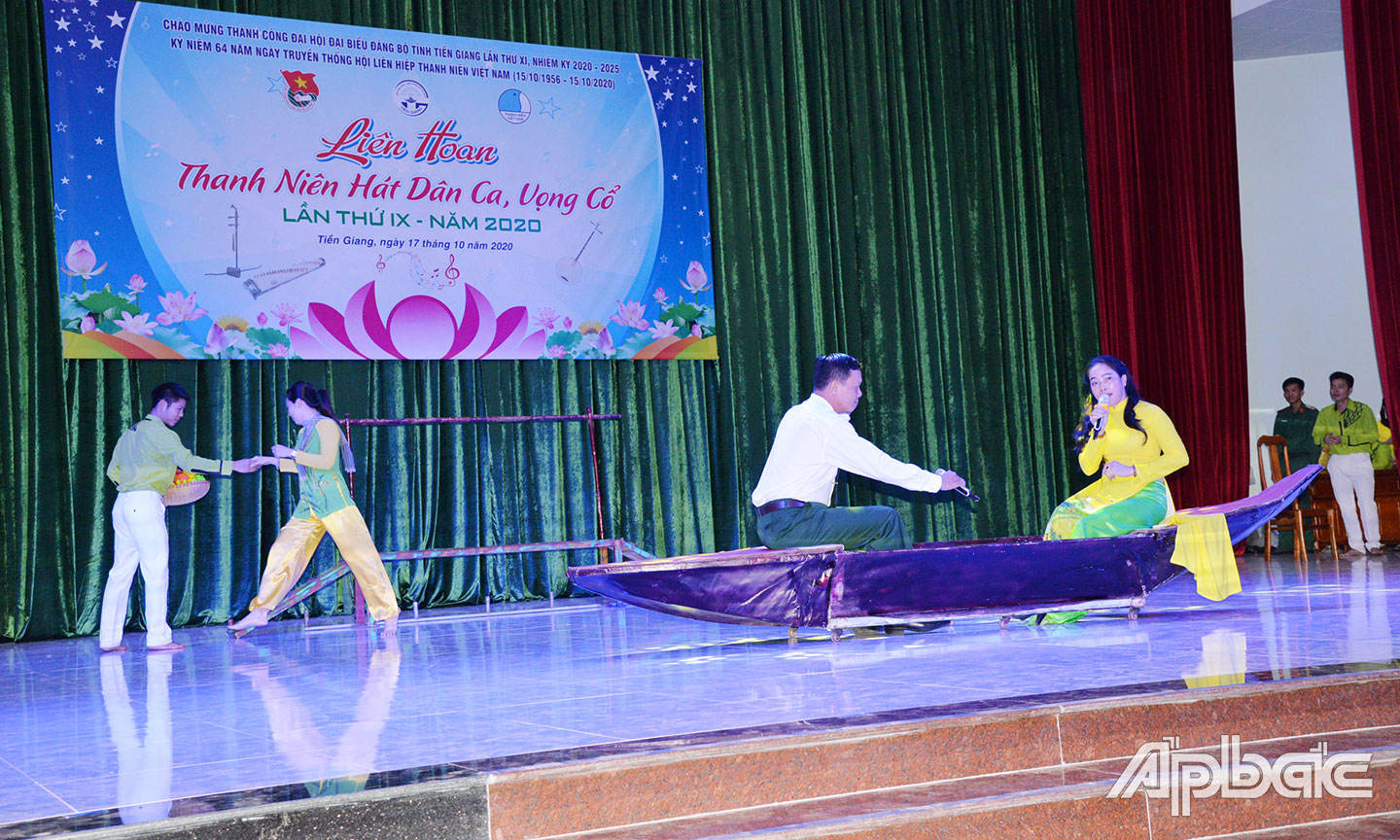 Tiết mục Quê em Tiền Giang được thể hiện bằng điệu lý trăng soi và lý sâm thương tại Liên hoan.