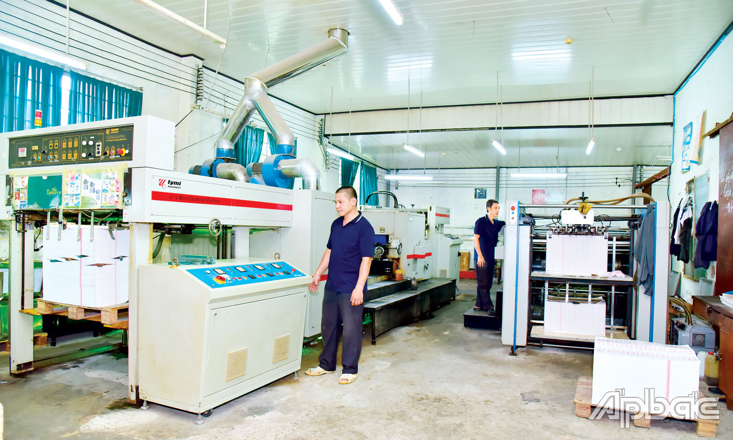 Công nhân đang làm việc tại Công ty cổ phần In Tiền Giang. Ảnh: MINH ĐỨC