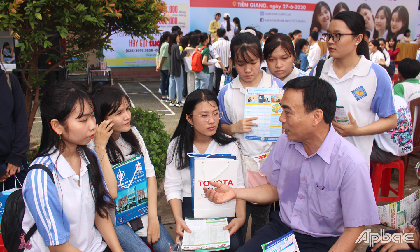 Nhờ thực hiện công tác tư  vấn tuyển sinh, học sinh đã có cái nhìn trong việc lựa chọn nghề nghiệp cho bản thân. 