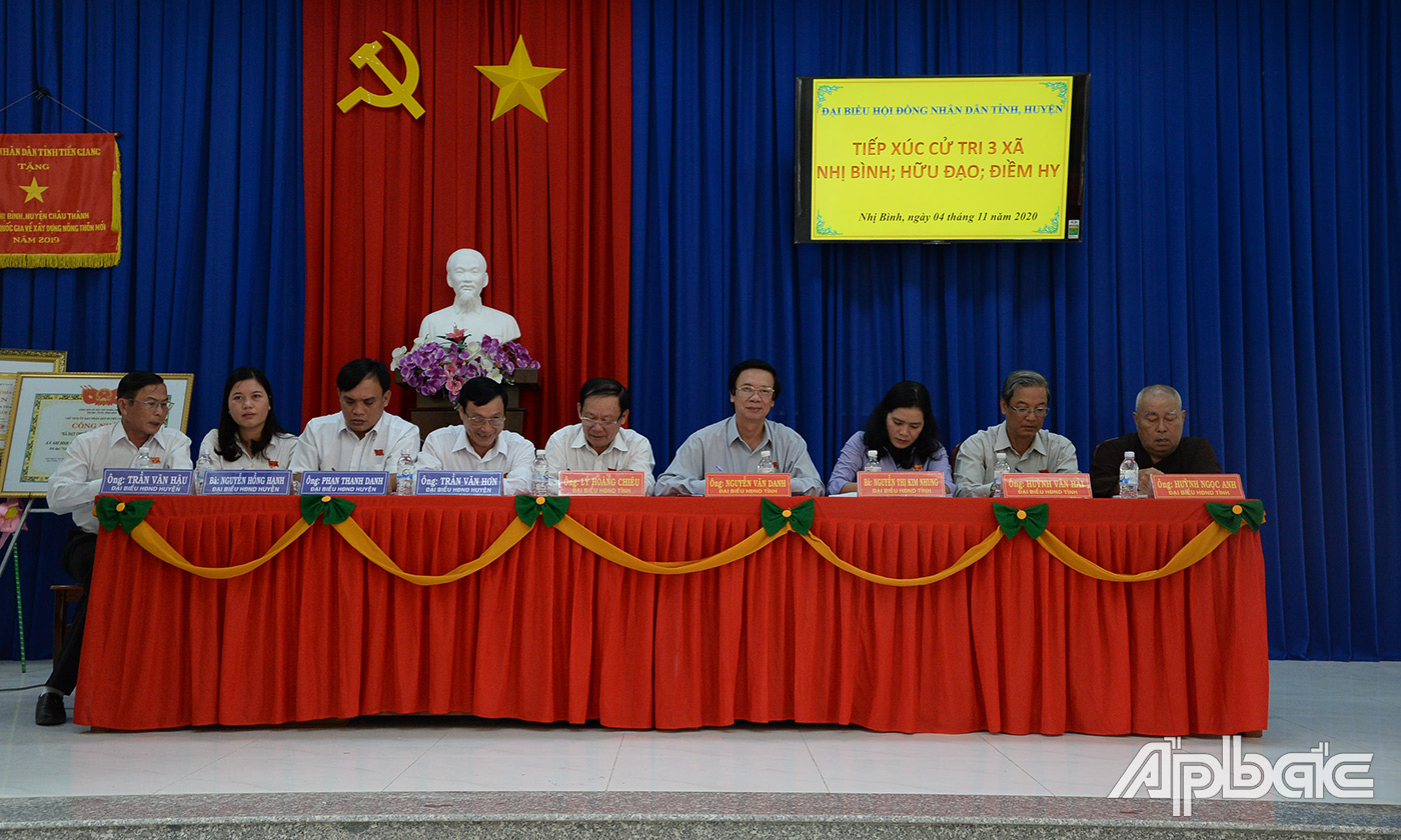 Đồng chí Nguyễn Văn Danh, Ủy viên Ban chấp hành Trung ương Đảng, Bí thư Tỉnh ủy, Chủ tịch HĐND tỉnh cùng các đại biểu HĐND tỉnh, huyện tiếp xúc cử tri huyện Châu Thành.