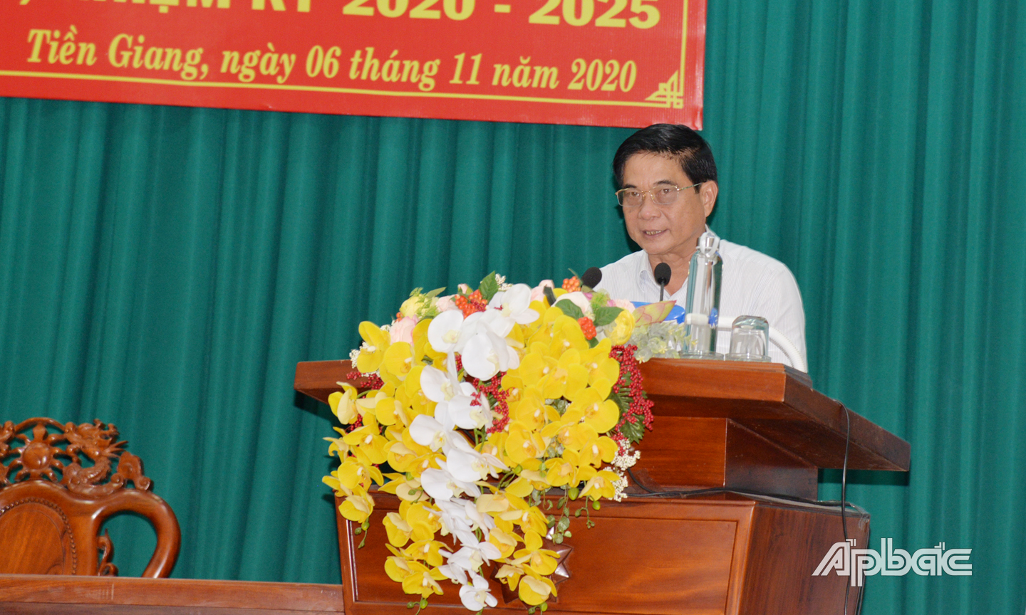 Đồng chí Nguyễn Văn Nhã, Ủy viên Ban thường vụ, Trưởng Ban Tổ chức Tỉnh ủy triển khai các quyết định của Trung ương 