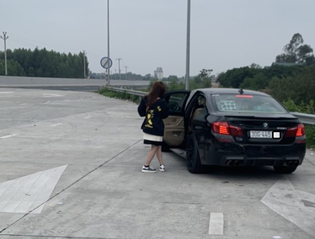 Chiếc xe chạy tốc độ 223km/h tại thời điểm bị buộc dừng xe. Ảnh: CSGT cung cấp.