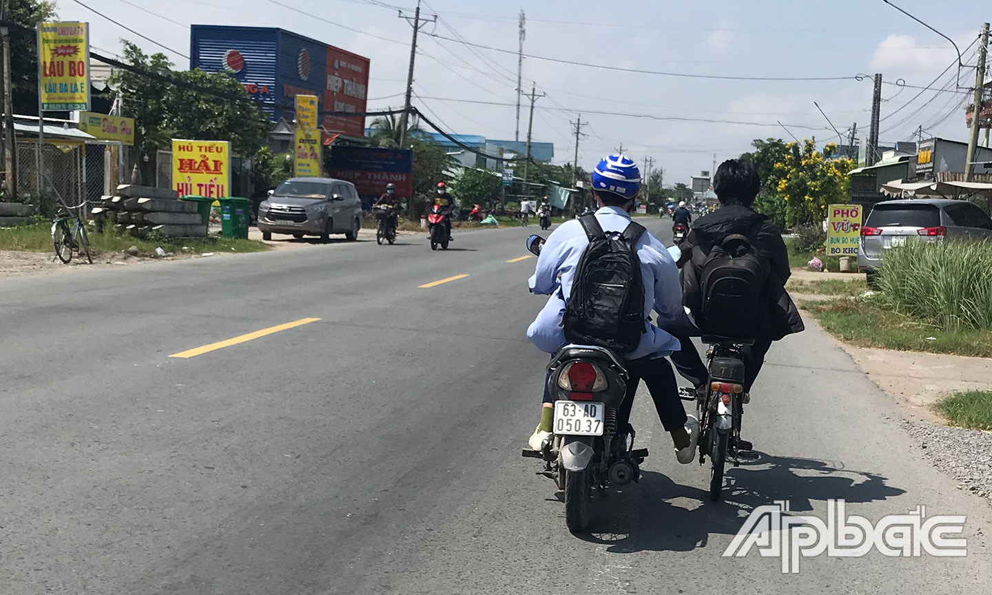 Hình ảnh phóng viên ghi nhận trên Quốc lộ 50.