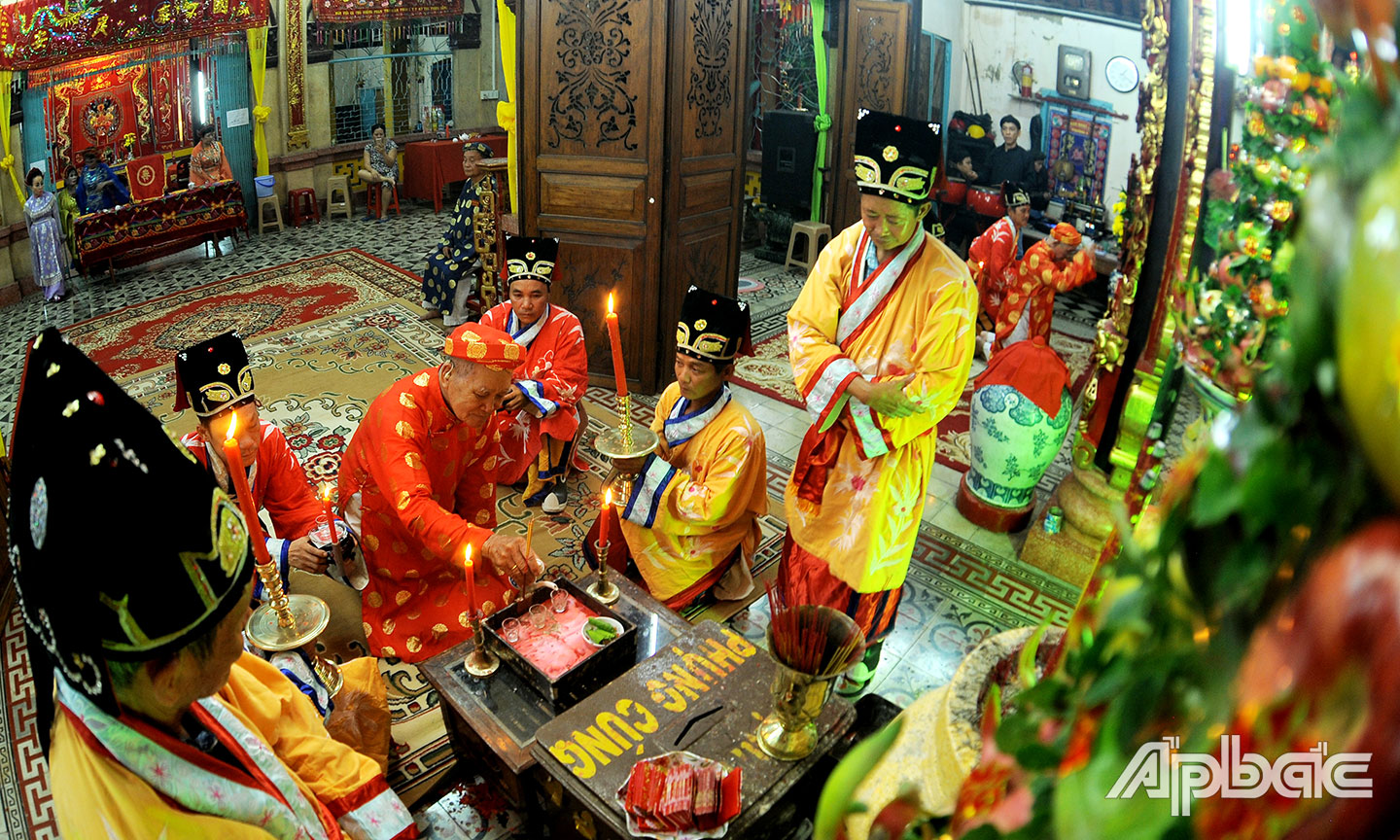 Lễ Tế Thần và cầu Quốc Thái Dân An.