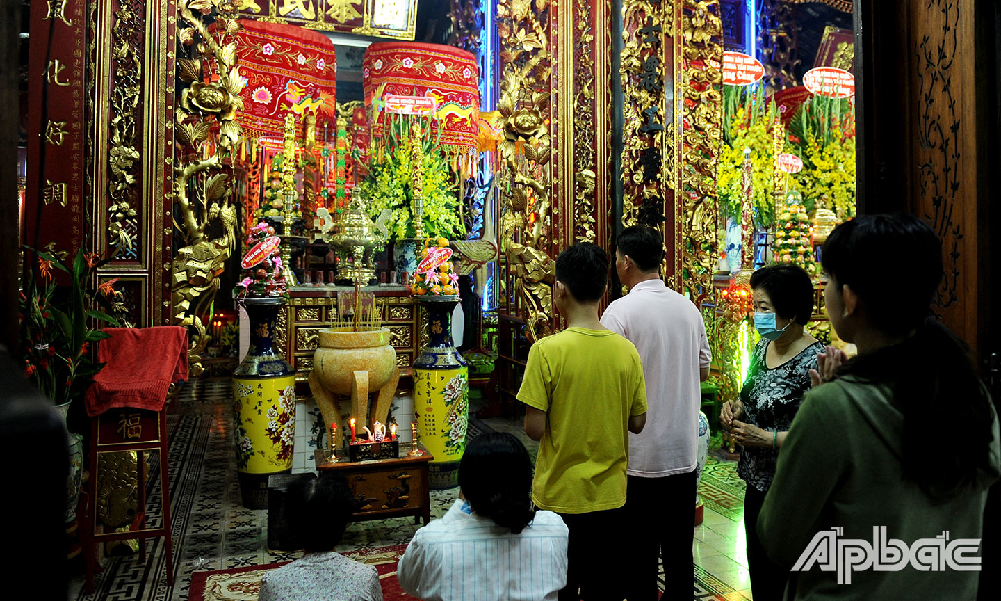 Người dân nguyện cầu mùa màng tốt tươi, có cuộc sống sung túc, ấm no.