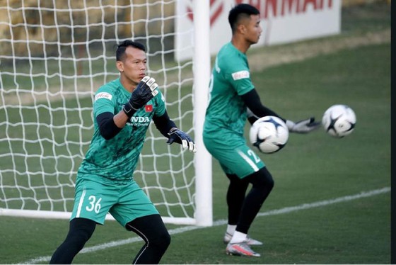 Tấn Trường (bên trái) trở lại Đội tuyển Việt Nam sau chuỗi phong độ ấn tượng cùa Câu lạc bộ Hà Nội. Ảnh: SGGP