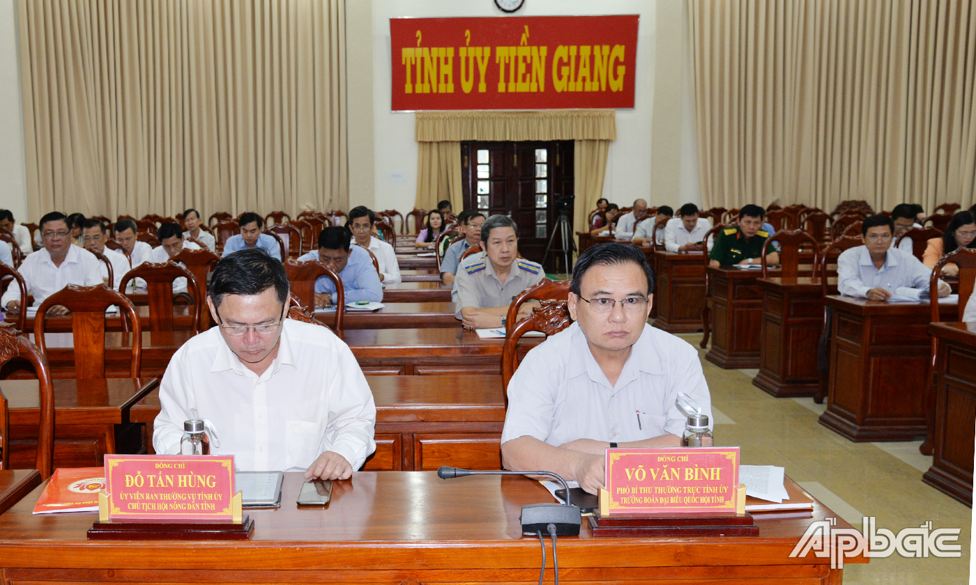 ồng chí Võ Văn Bình, Phó Bí thư Thường trực Tỉnh ủy chủ trì hội nghị tại điểm cầu Tiền Giang
