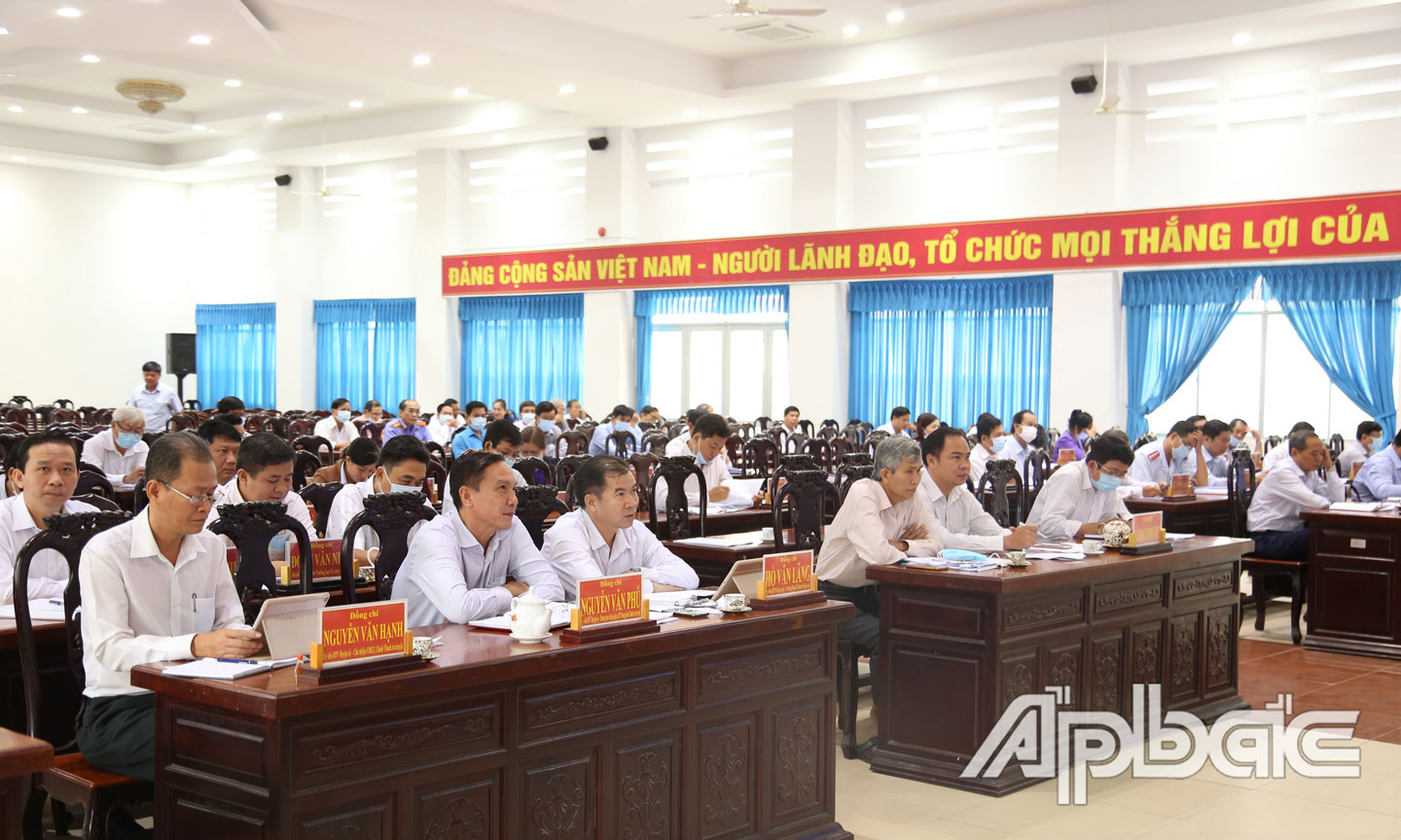 Các đại biểu về dự hội nghị.