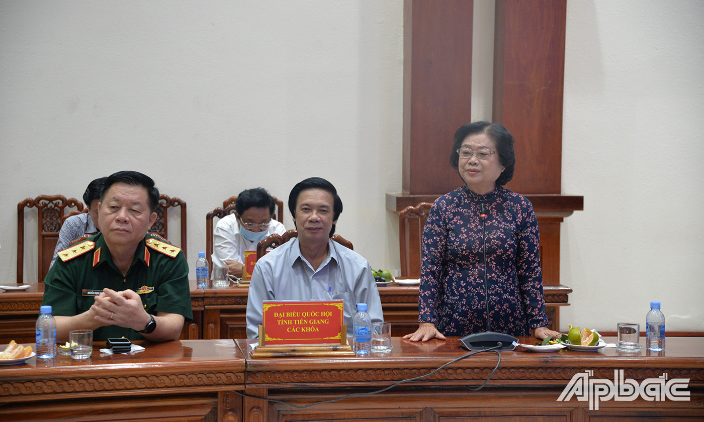 Trương Mỹ Hoa phát biểu tại buổi họp mặt