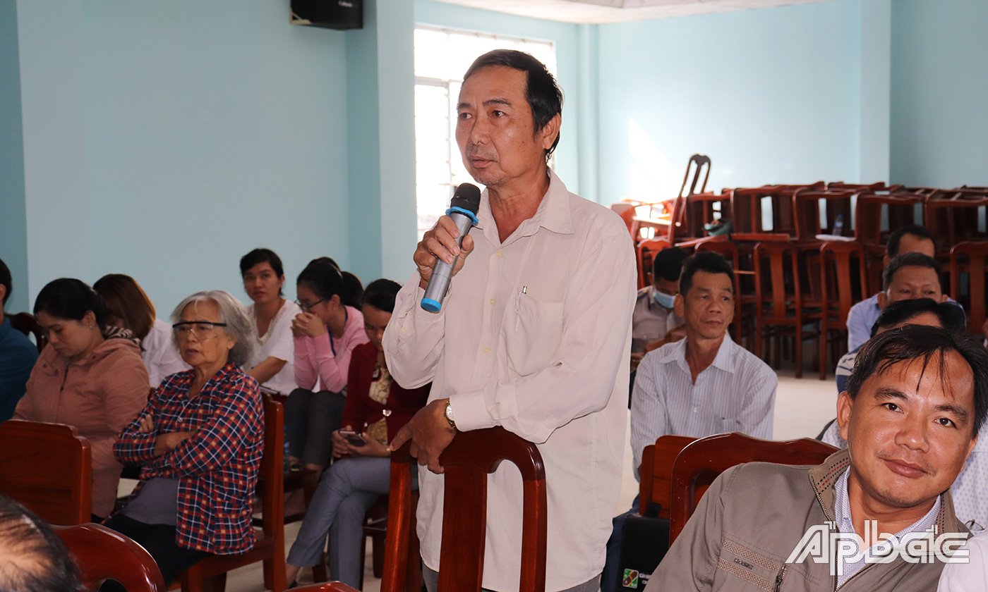 Cử tri huyện Châu Thành phát biểu ý kiến tại buổi tiếp xúc