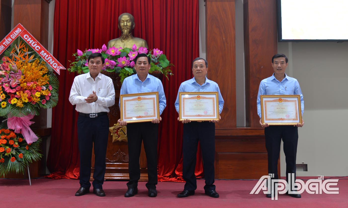 3 cá nhân nhận Bằng khen của Thủ tướng Chính phủ.