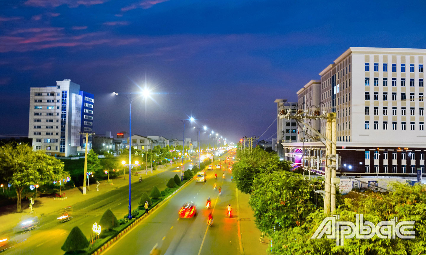 Diện mạo mới của Tiền Giang (Trong ảnh: Một góc đường Hùng Vương nối dài, TP. Mỹ Tho). 	 	                               Ảnh: DUY NHỰT