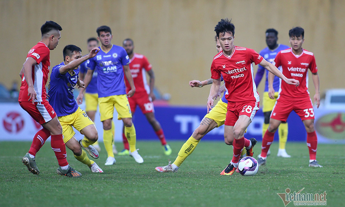 Mùa giải 2021, Viettel đã phải căng sức thi đấu ở 3 “mặt trận” trong nước và quốc tế. Ảnh: Vietnamnet.vn