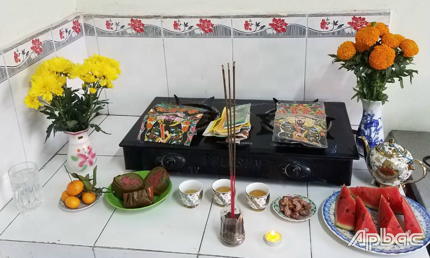 Hàng năm tục cúng tiễn ông Táo về trời vẫn còn giữ trong gia đình hiện đại