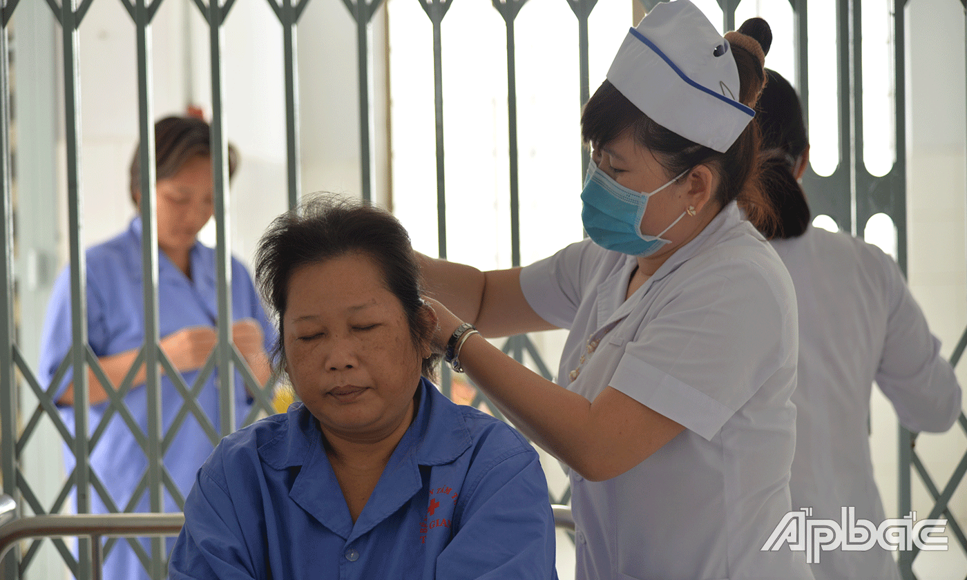 9.	Từ cắt tóc, cắt móng tay, chân cho bệnh nhân đều do điều dưỡng và hộ lý phụ trách.