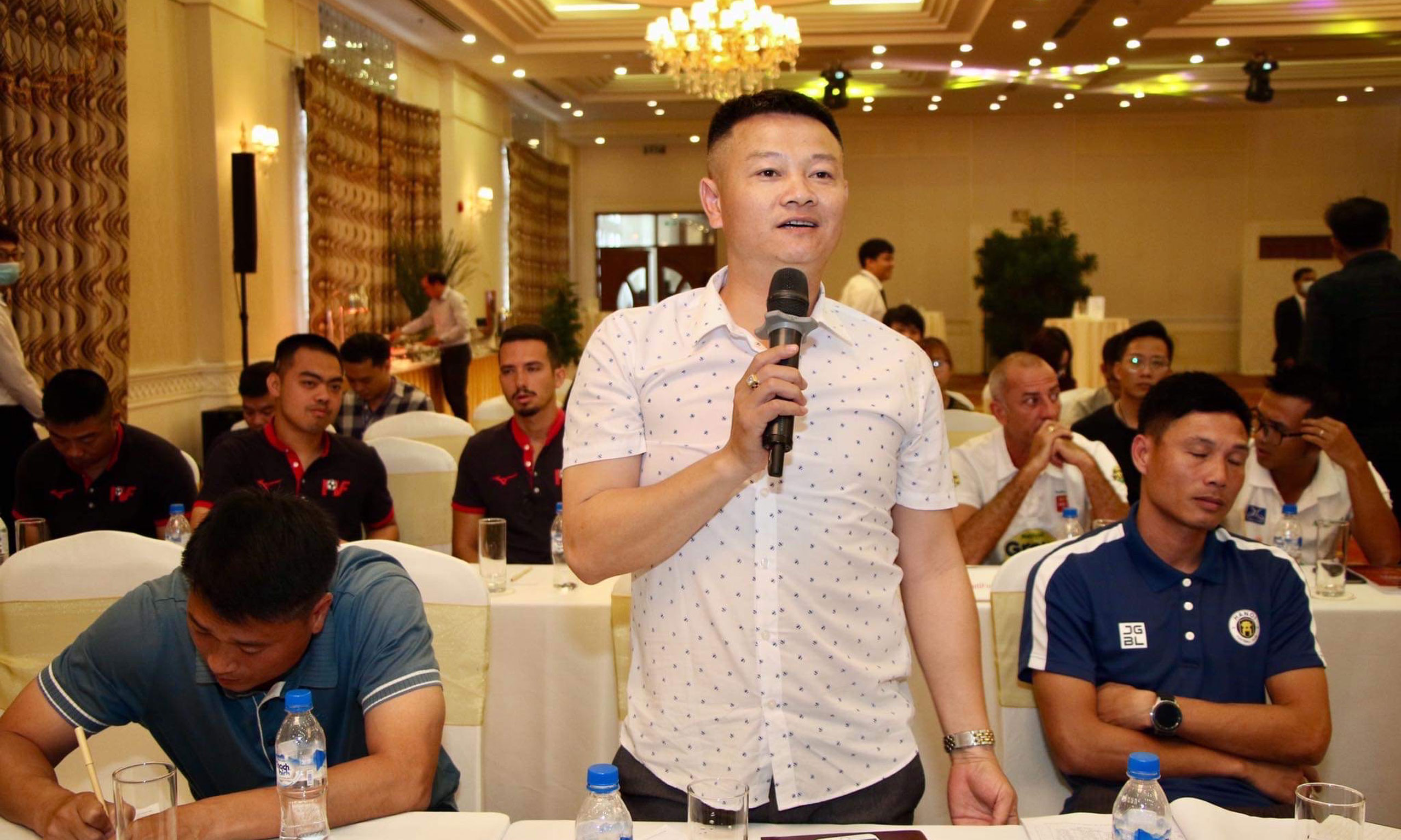 Phạm Văn Quyến phát biểu. Ảnh: Cao Chóng