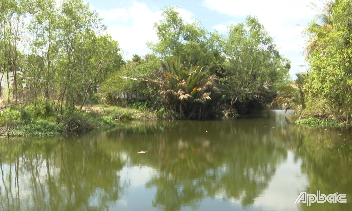 Nguồn nước trên kinh Sáu Ầu - Xoài Hột được sử dụng để phục vụ việc sản xuất nước sinh hoạt.